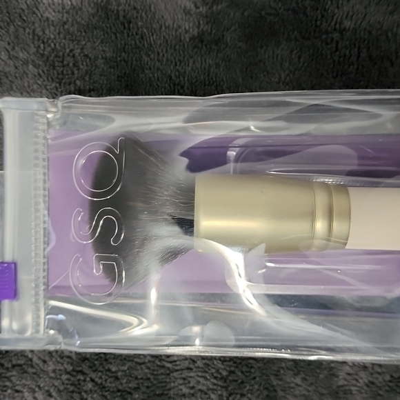 Glamsquad Multipurpose Brush - Picture 2 of 5